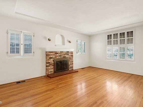 3rd image of 420 N Sunnyslope Ave