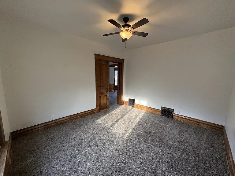 211 S Morton St — Photo 3