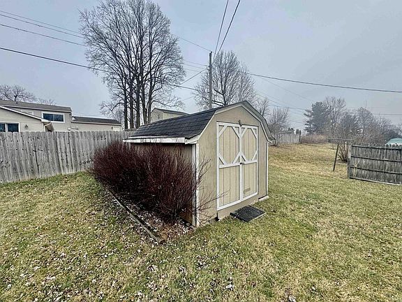 3rd image of 364 S Cedar Dr