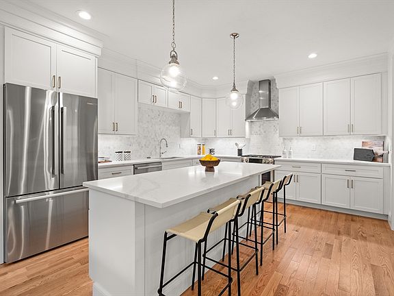 5th image of 14 Granville Ln #14