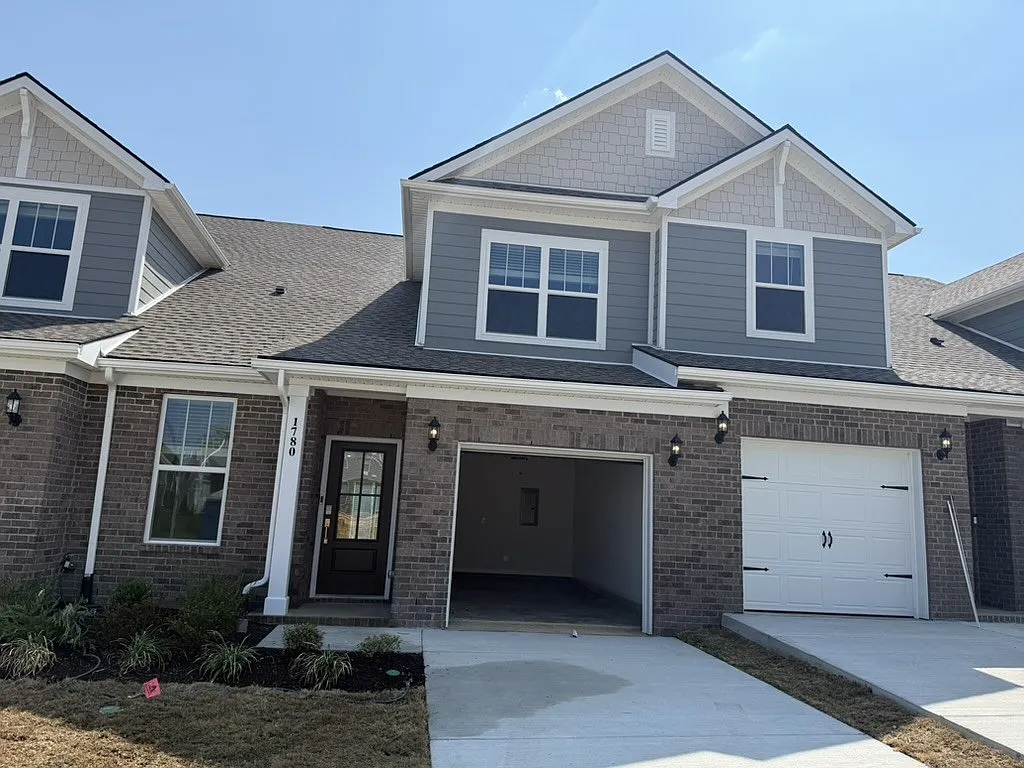 3 bed, 2.5 bath, 1846 sqft, $1,995 — Photo 1
