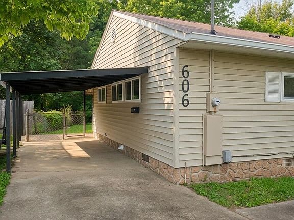 3rd image of 606 W Outer Dr