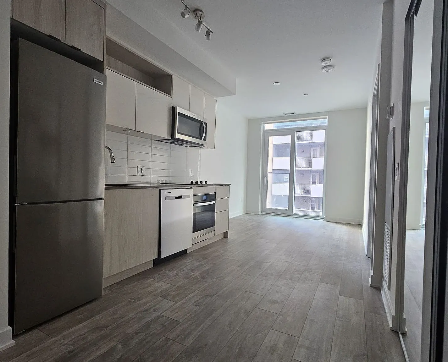 1 bed, $2,100 — Photo 4