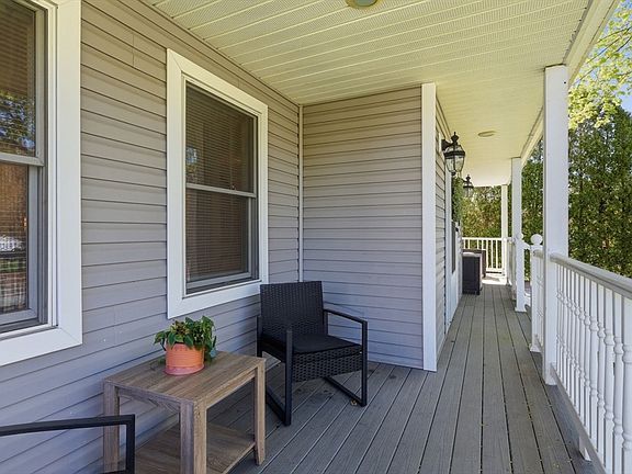 5th image of 21 Bedford Dr