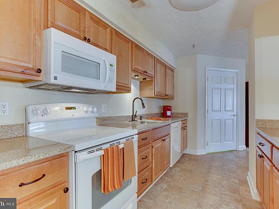 4th image of 623 Admiral Dr Unit 204