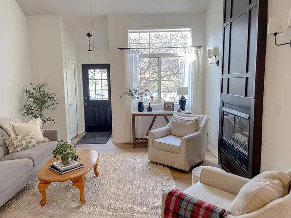 1966 Glenfield Ct #39, Saint Paul, MN 55122