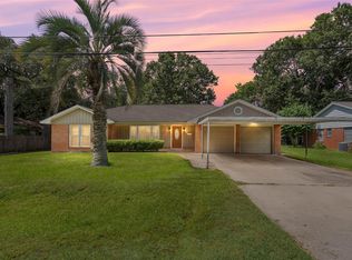1032 S Lee St, Alvin, TX 77511