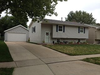 HOUSE & GARAGE