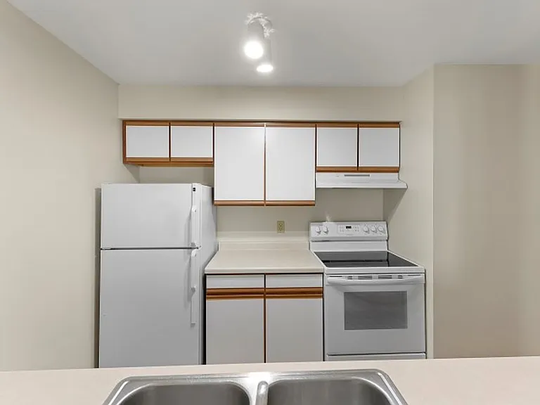 816 Blue Mounds St — Photo 3