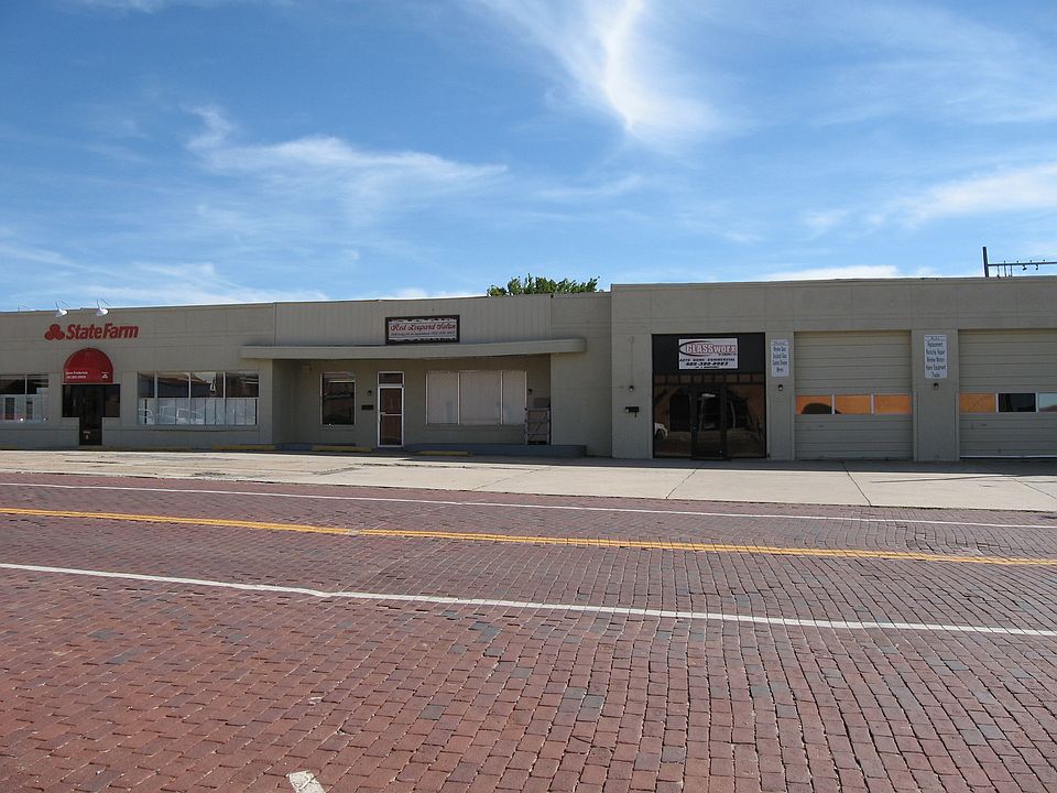 2nd image of 113 E Broadway