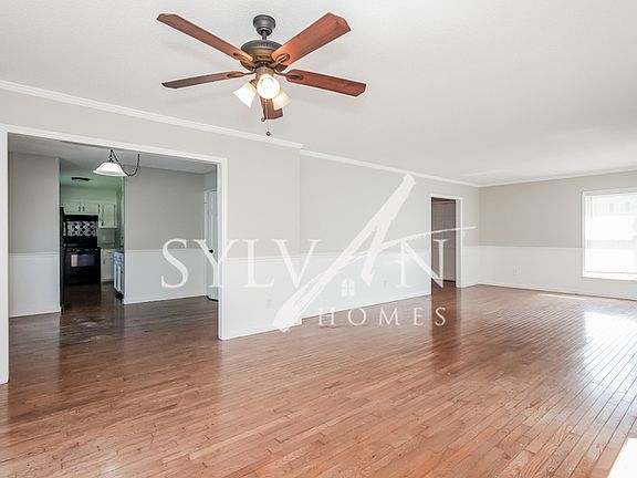4th image of 909 Ramblewood Ln