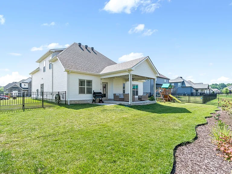 516 Bowden Dr — Photo 31