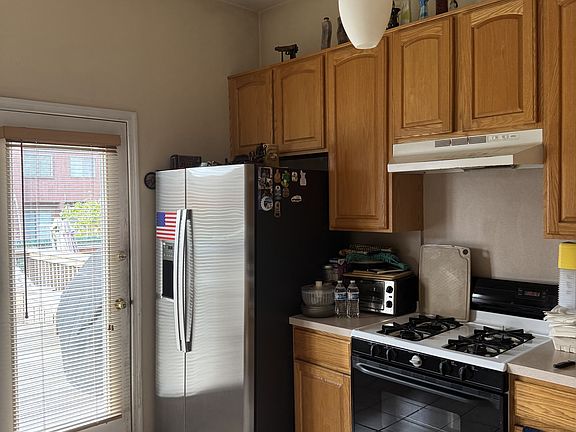 2nd image of 16 Cobblers Ln #A