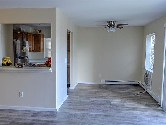 4th image of 23 Lexington Hl Unit 8