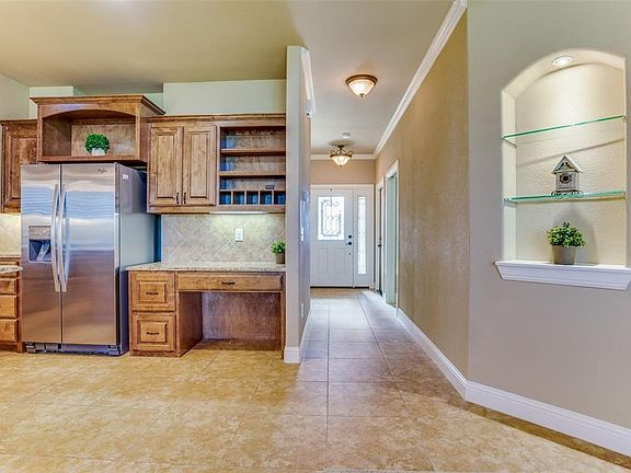 2nd image of 2609 Country View Ln