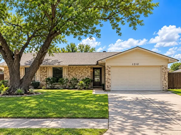 1210 Brook Hill Ln, Arlington, TX 76014