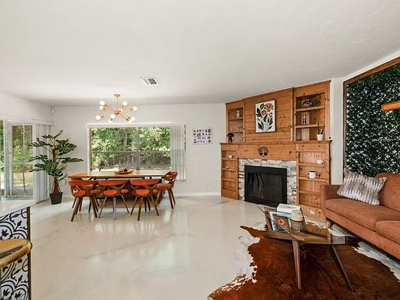 5th image of 2431 N Westwood Dr