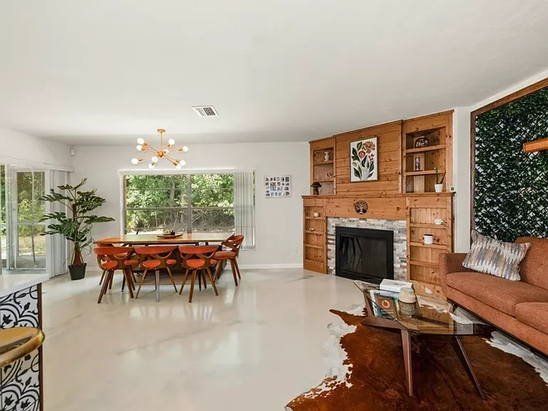 2431 N Westwood Dr — Photo 5