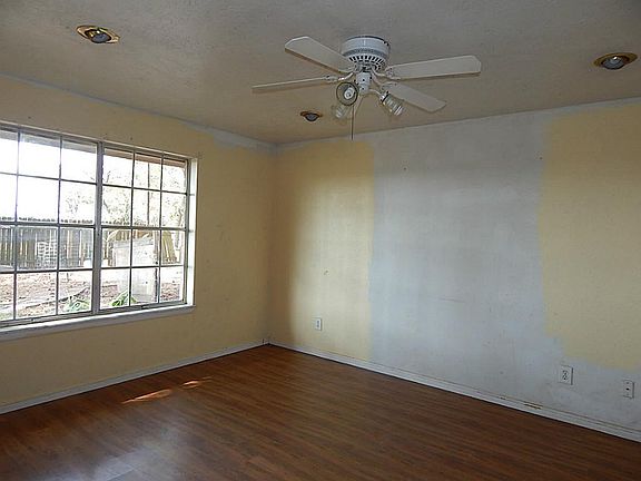 3rd image of 135 West Dr