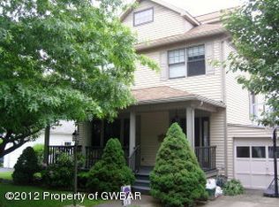 22 10th St, Wyoming, PA 18644