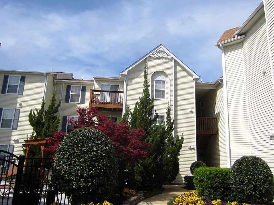 1st image of 3720 Snowdrift Cir APT 303