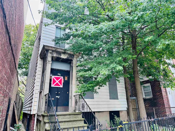 1413 New York Ave, Union City, NJ 07087