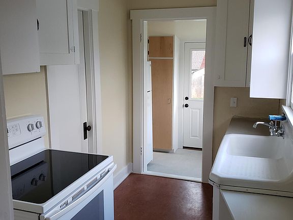 5th image of 1118 Giles Ave NW