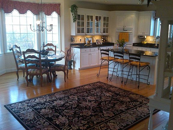 Kitchen & Breakfast Nook