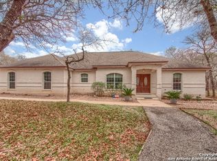 211 S Palo Alto Dr, Floresville, TX 78114