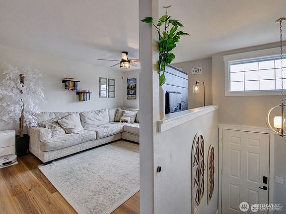 3rd image of 1424 Vecchio Court