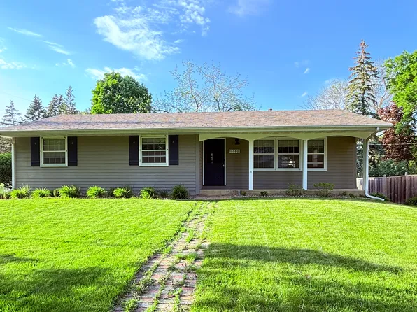 18660 Lake Ave, Deephaven, MN 55391