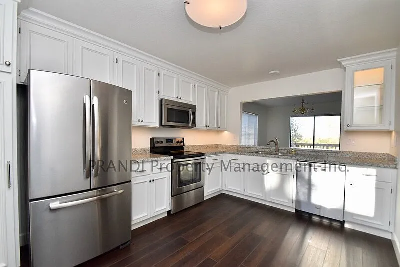 3 bed, 2.5 bath, 1740 sqft, $4,875 — Photo 2