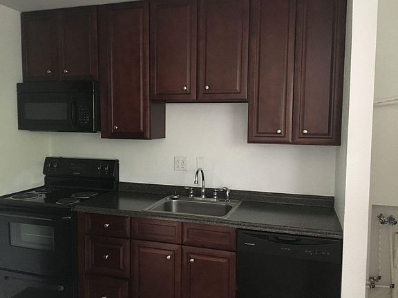 2nd image of 510 1/2 Varsity St