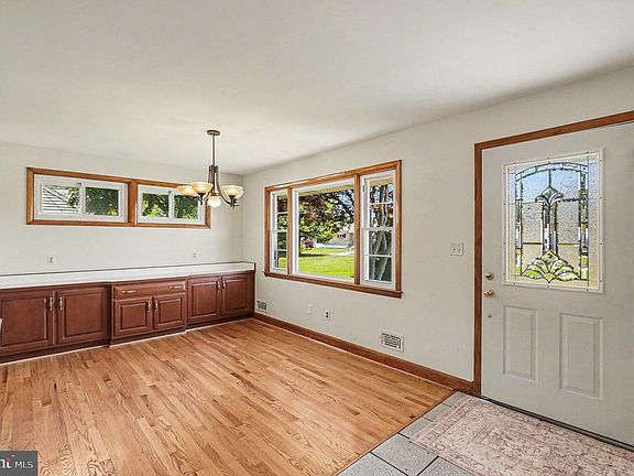 3rd image of 9204 Snyder Ln