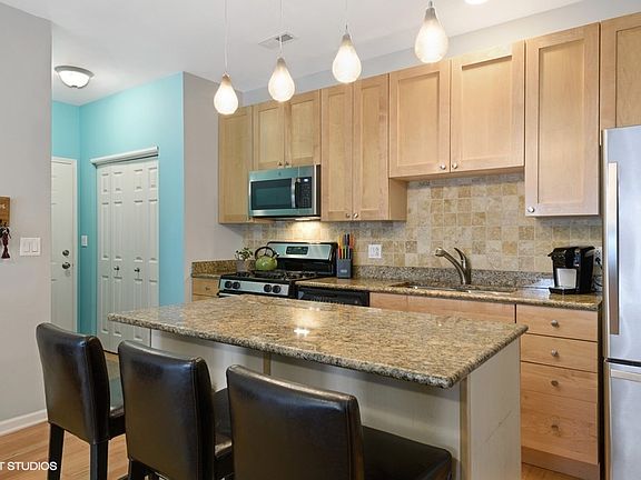 3rd image of 2720 W Cortland St APT 201