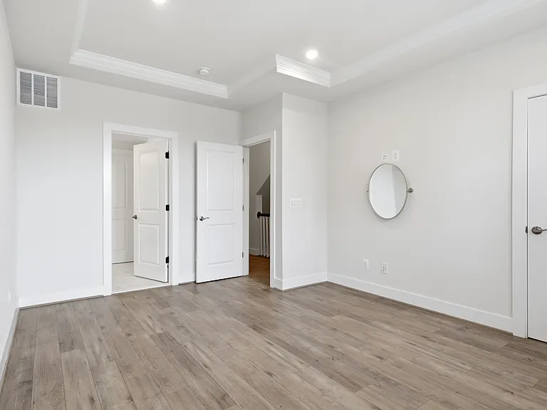 2252 S Glebe Rd — Photo 18