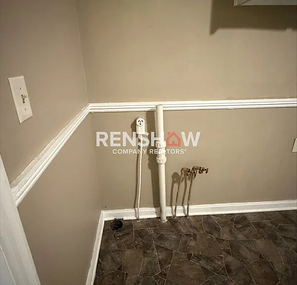 54 Locust Ln — Photo 8