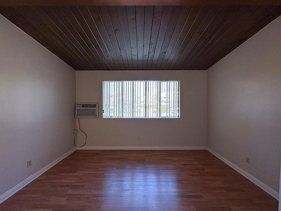 5th image of 210 S Oak Knoll Ave APT 8