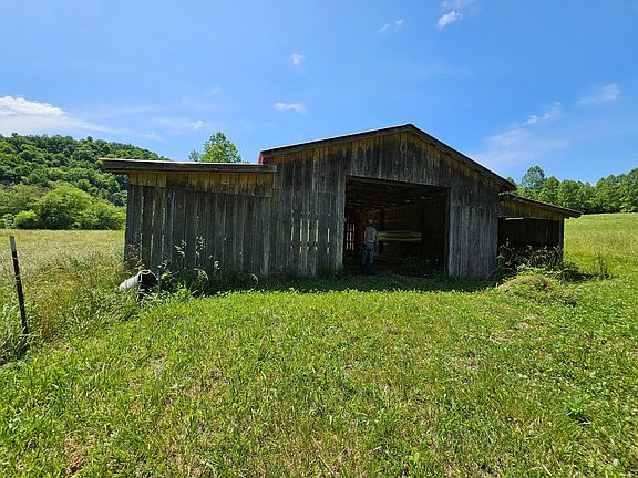 3rd image of 117 Bradley Ln