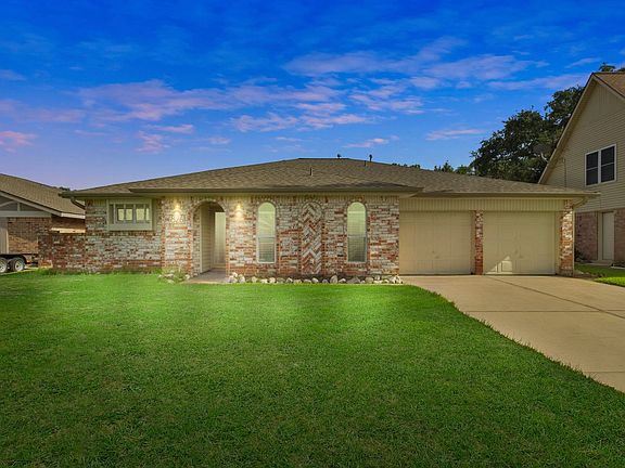 3rd image of 826 Seacliff Dr