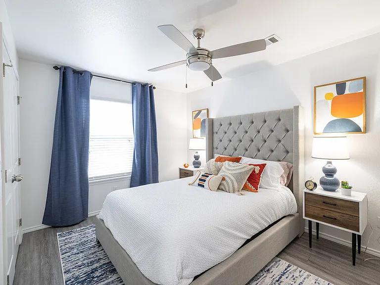 The Frisco Apartments on Walnut — Photo 13
