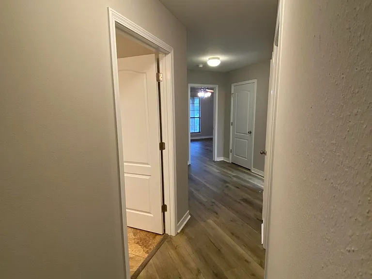 1810 Twin Pine Blvd — Photo 31