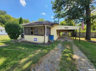 708 Burkett St, Benton, IL 62812