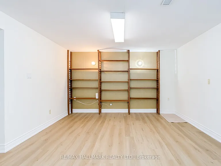 34 Harringay Cres — Photo 44