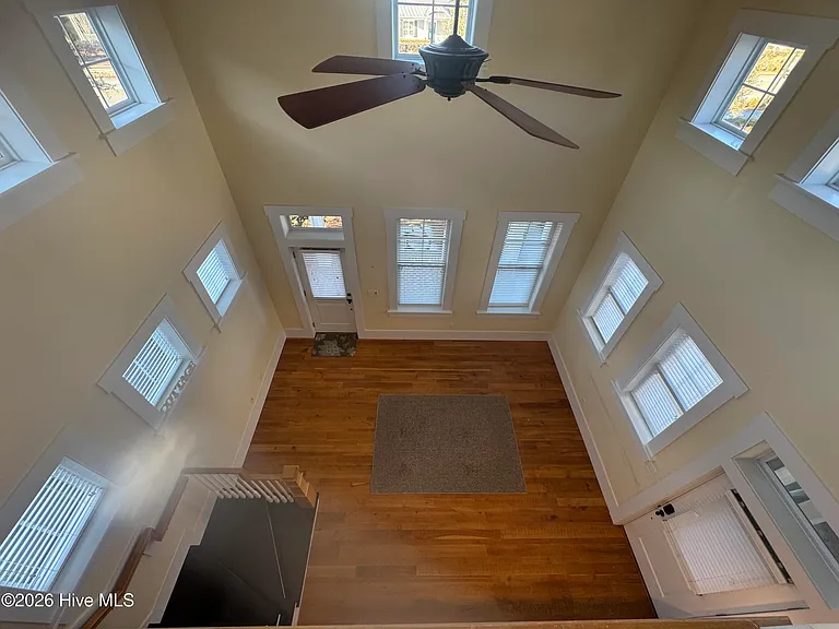 819 Meadowsweet Ln — Photo 32