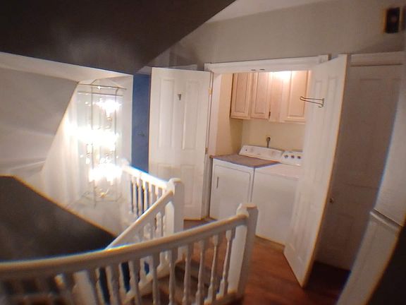4th image of 582 E Chestnut St