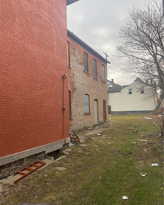 2nd image of 435 7th St