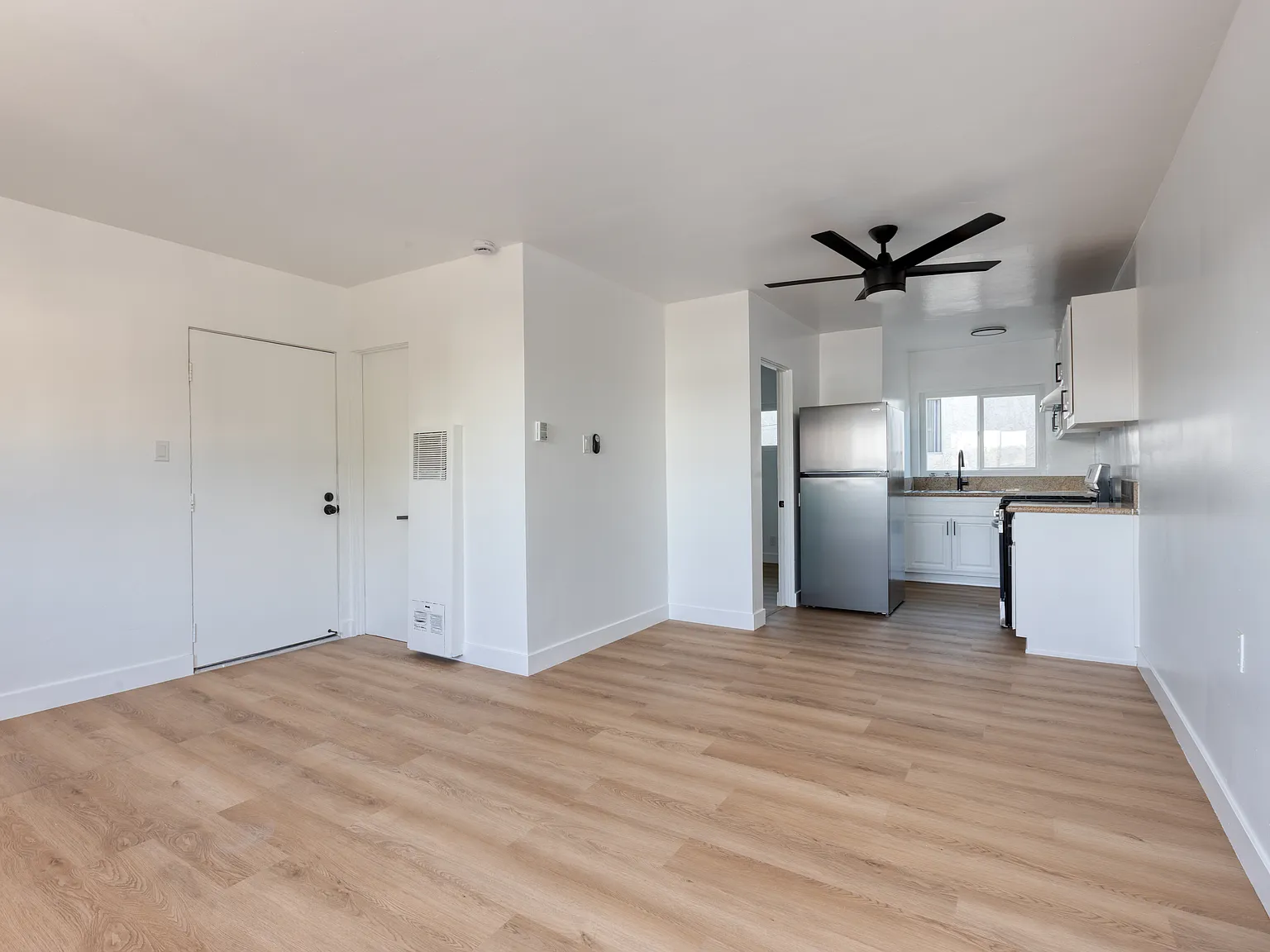 15741 Blaine Ave — Photo 3