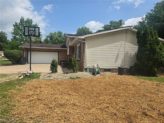 3rd image of 2042 Coit Dr NW