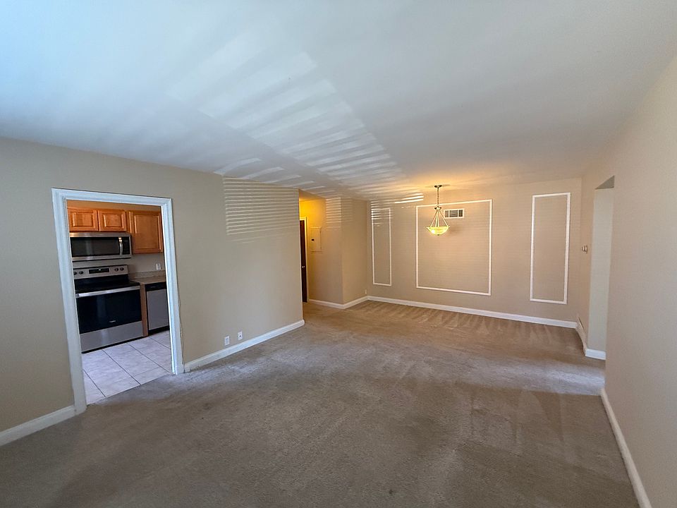 1st image of 8110 Roxburgh Dr APT 1